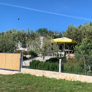 villa-ermal-pasqyra.albaniahotels.org/